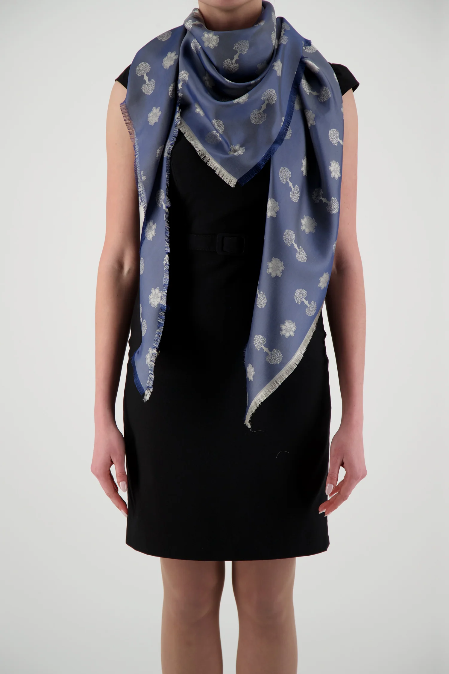 Como Silks Blue Pelargoni Azzurro - Image 4